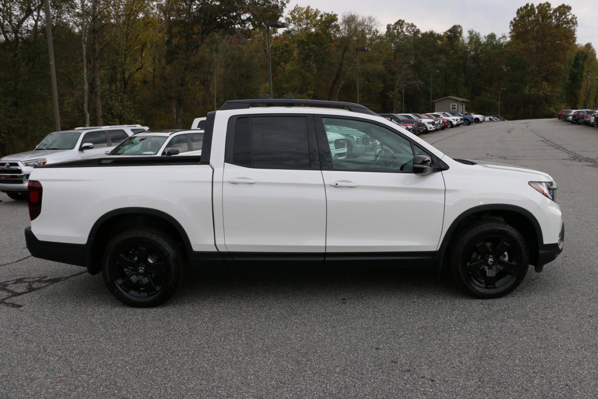Used 2025 Honda Ridgeline Black Edition image 9