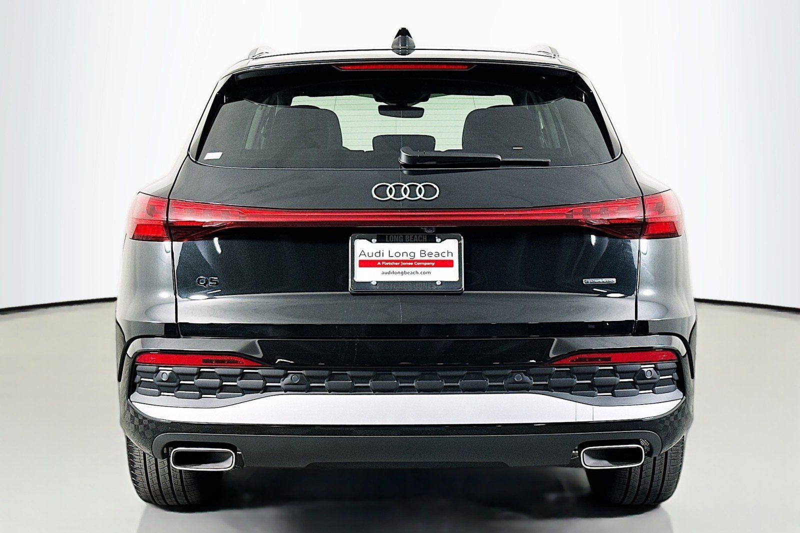 Used 2025 Audi Q5 Premium w/ Convenience Package image 3