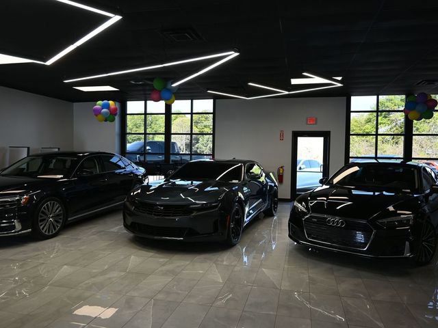 Used 2020 Chevrolet Camaro LT RWD image 5