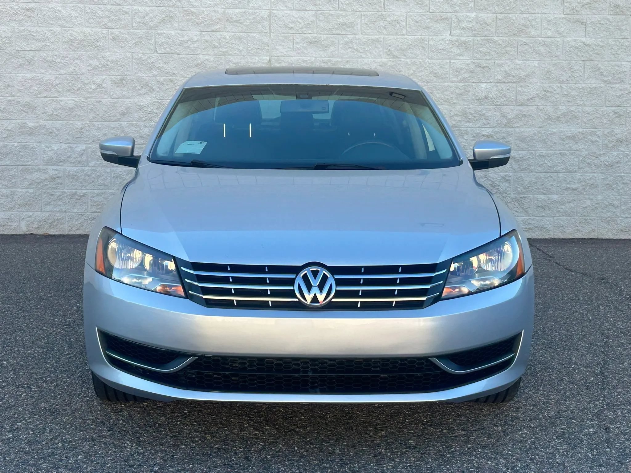 Used 2012 Volkswagen Passat TDI SE FWD image 2