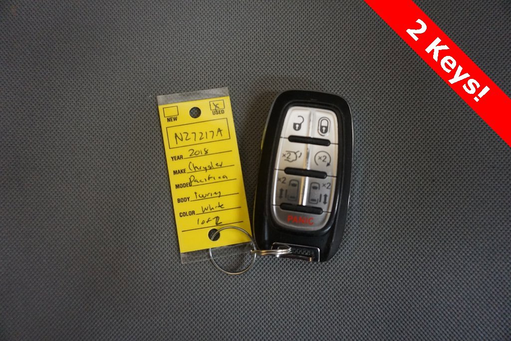 Used 2018 Chrysler Pacifica Touring-L w/ Tire & Wheel Group image 30