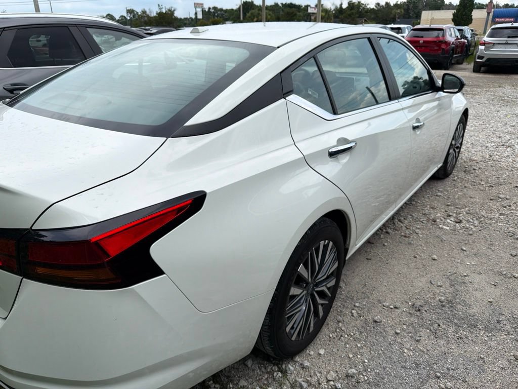 Used 2025 Nissan Altima 2.5 SV FWD image 8