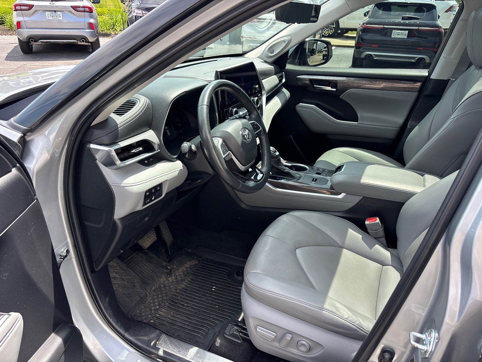 Used 2023 Toyota Highlander Platinum AWD/4WD image 24
