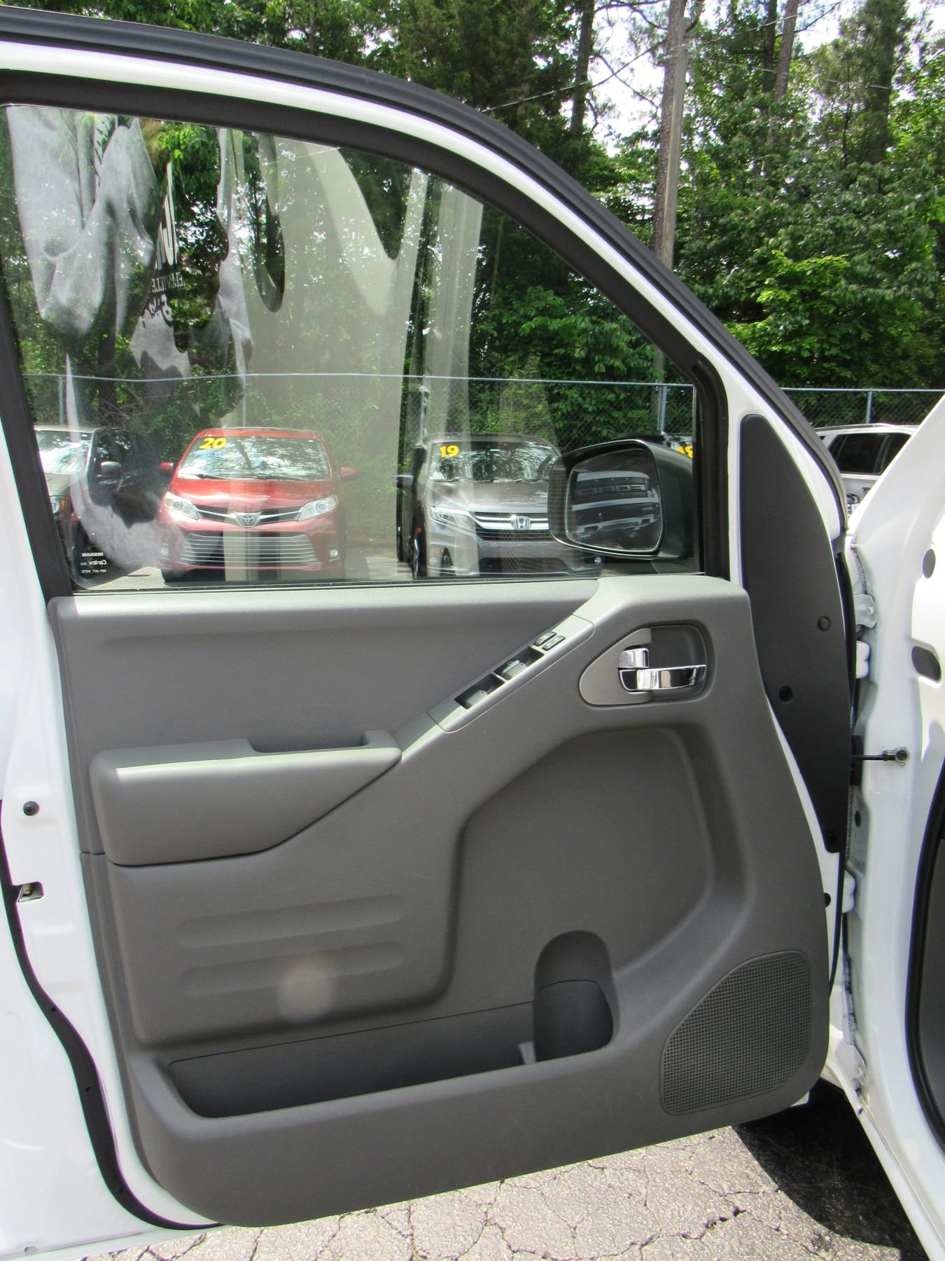 Used 2019 Nissan Frontier SV RWD image 8