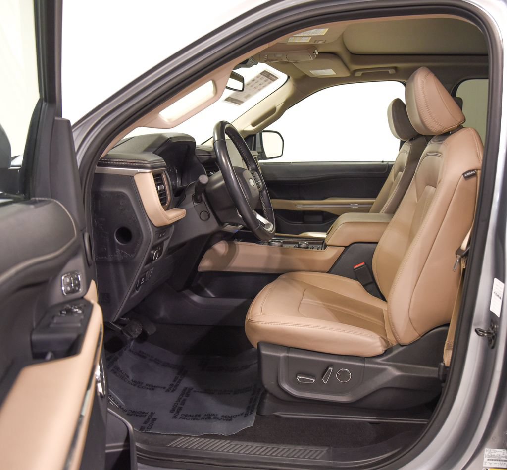 Used 2024 Ford Expedition Limited AWD/4WD image 11