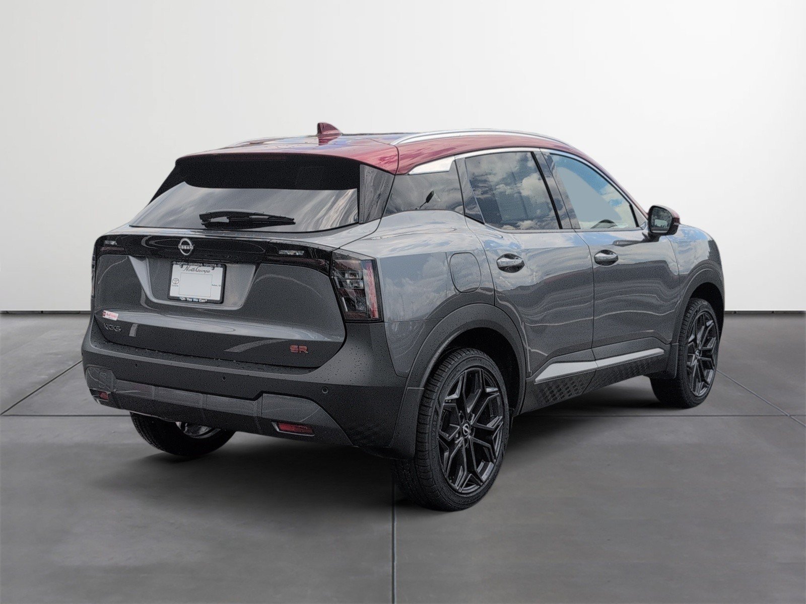 Used 2025 Nissan Kicks SR w/ SR Premium Package FWD image 5