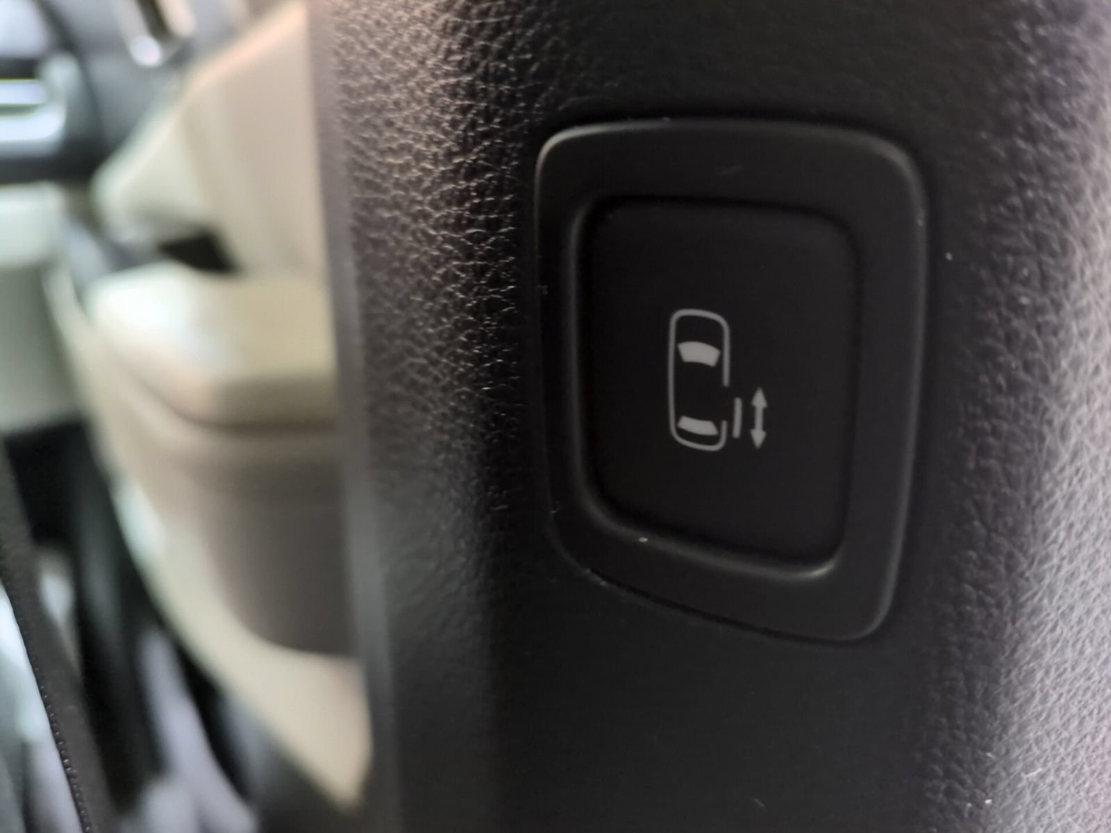 Certified 2024 Kia Carnival LX FWD image 12