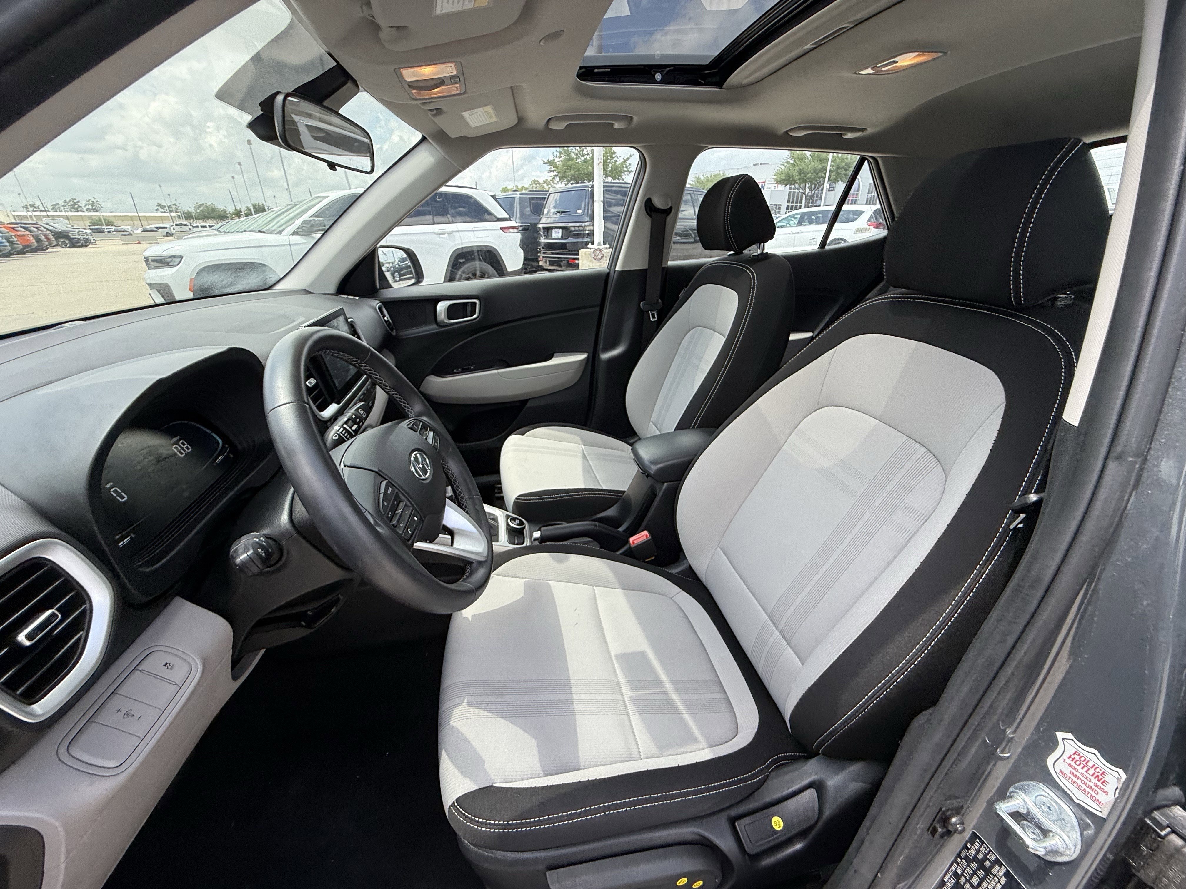 Used 2025 Hyundai Venue SEL FWD image 29