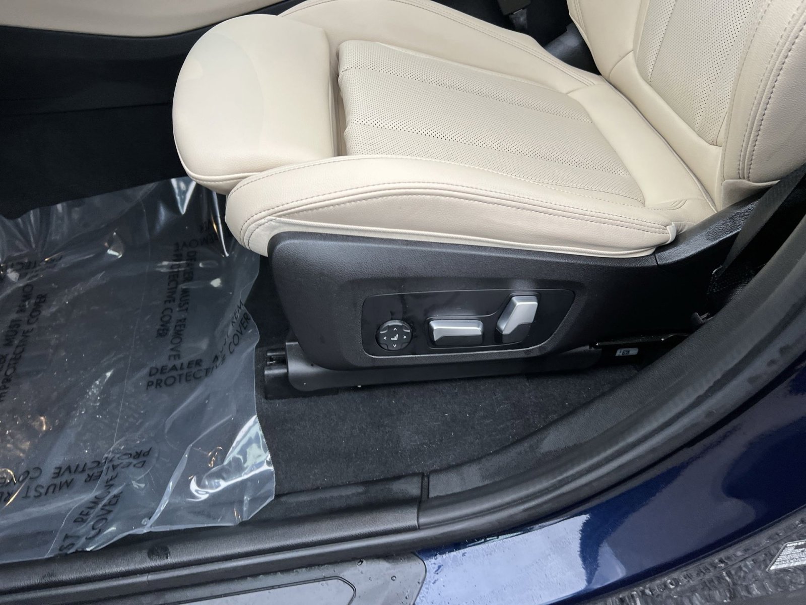 Used 2023 BMW X4 xDrive30i w/ Premium Package image 14