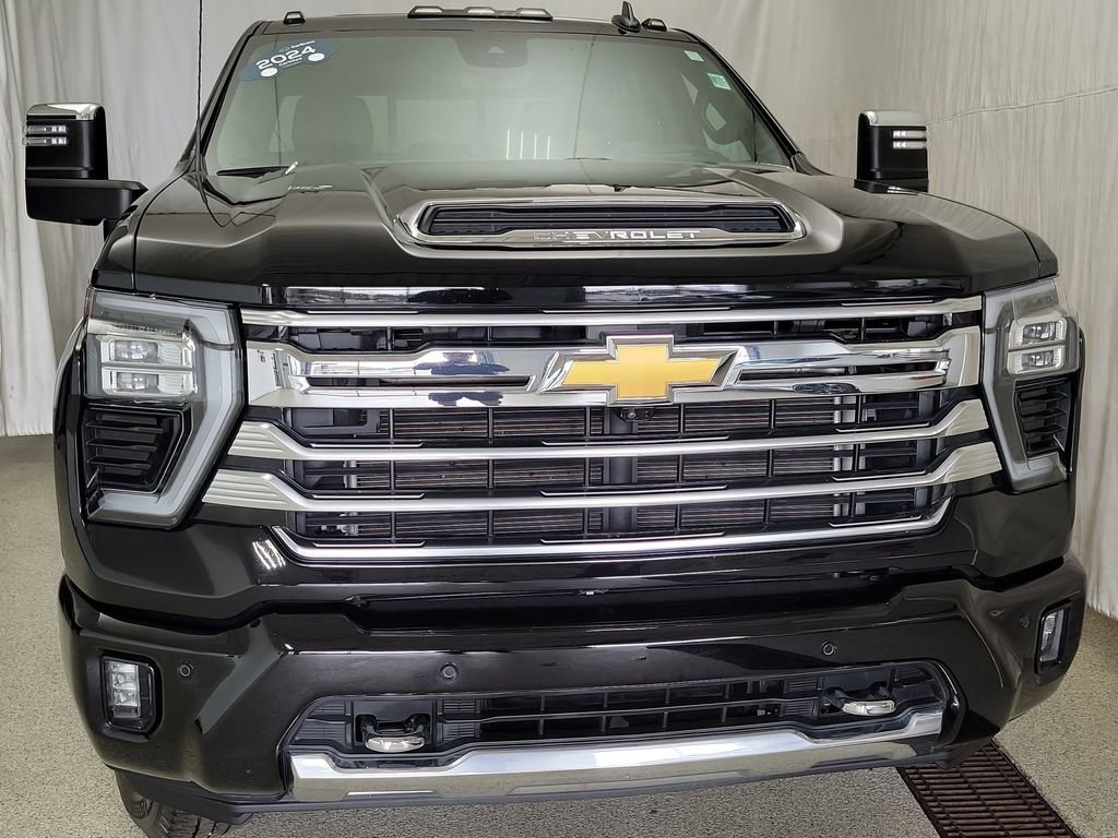 Certified 2024 Chevrolet Silverado 3500 High Country w/ High Country Premium Package AWD/4WD image 3