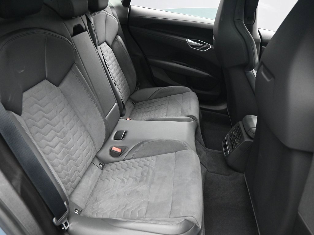 Used 2022 Audi e-tron GT Premium Plus image 33