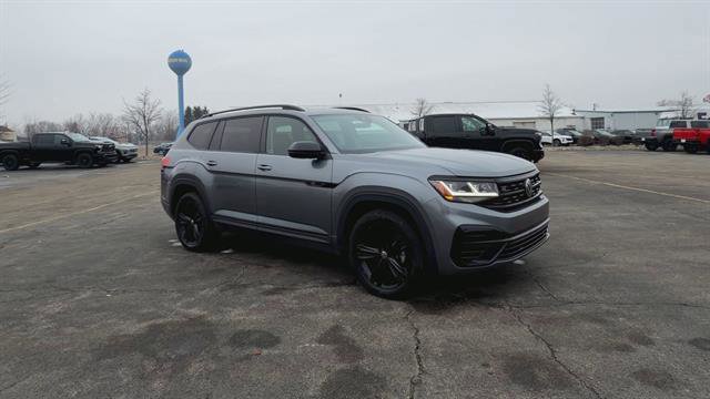 Used 2023 Volkswagen Atlas SEL R-Line image 2