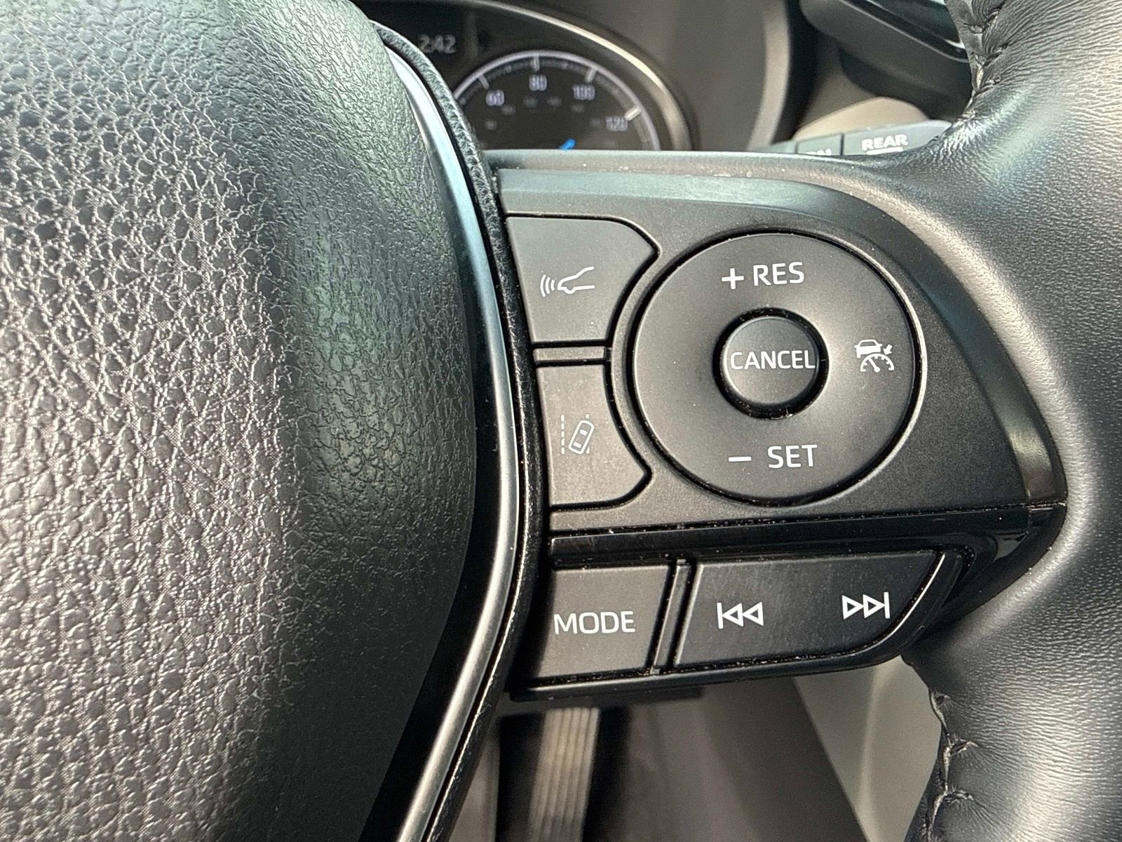 Used 2021 Toyota Venza Limited image 32