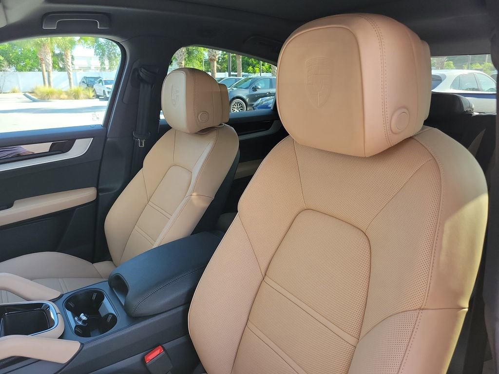 New 2026 Porsche Cayenne Coupe AWD/4WD image 6
