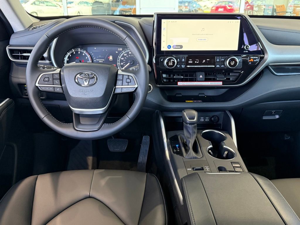 New 2025 Toyota Highlander XLE image 27