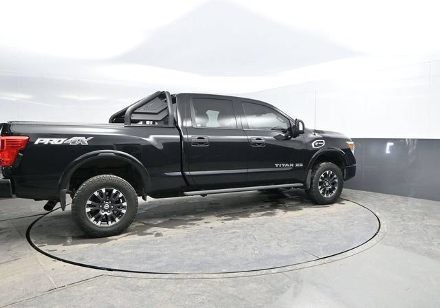 Used 2016 Nissan Titan PRO-4X w/ Pro-4x Convenience Package AWD/4WD image 2