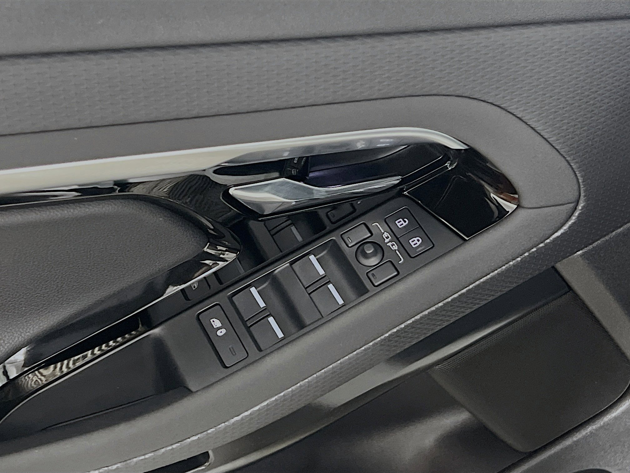 Used 2023 Land Rover Range Rover Evoque S AWD/4WD image 17