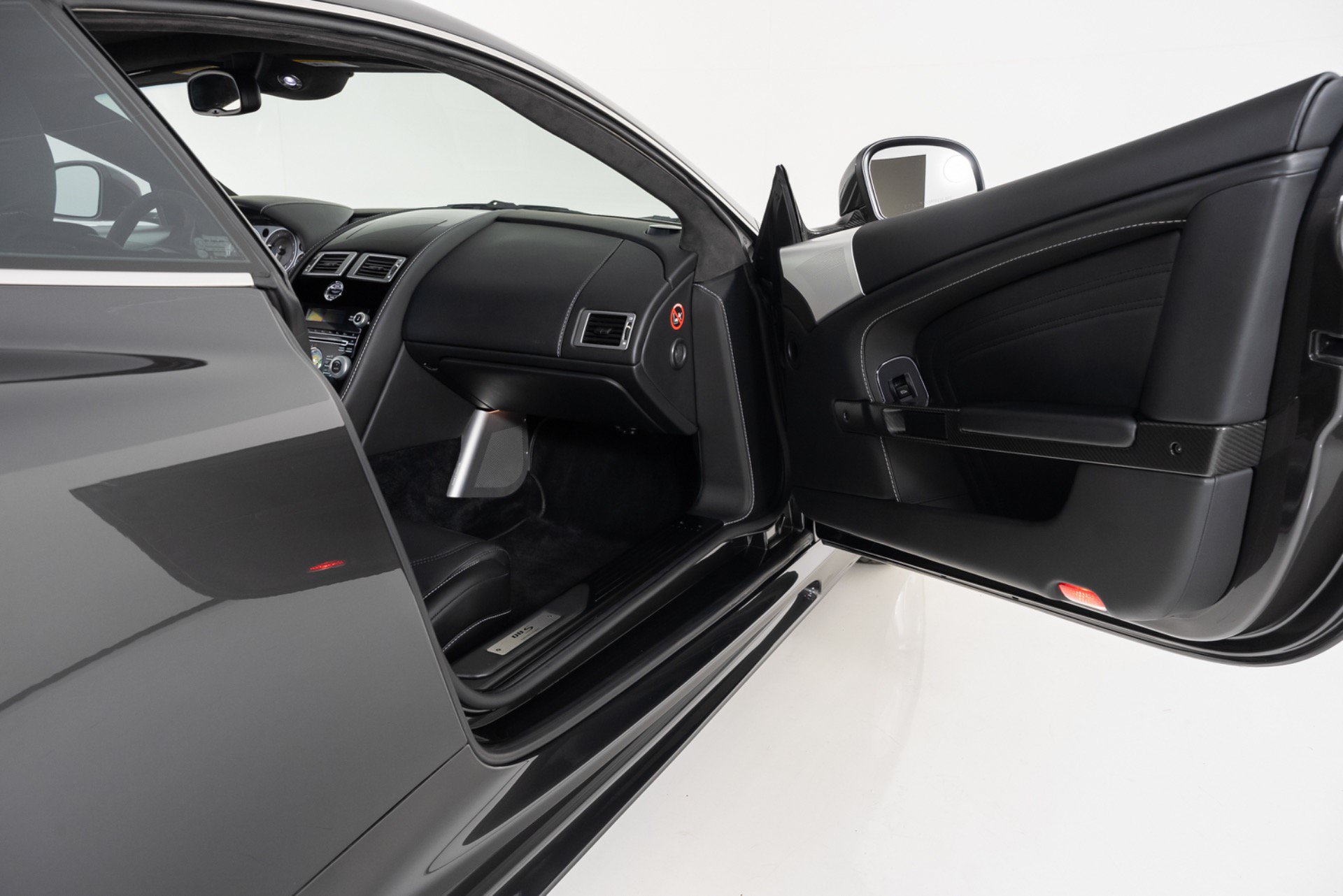 Used 2011 Aston Martin DBS Coupe RWD image 26