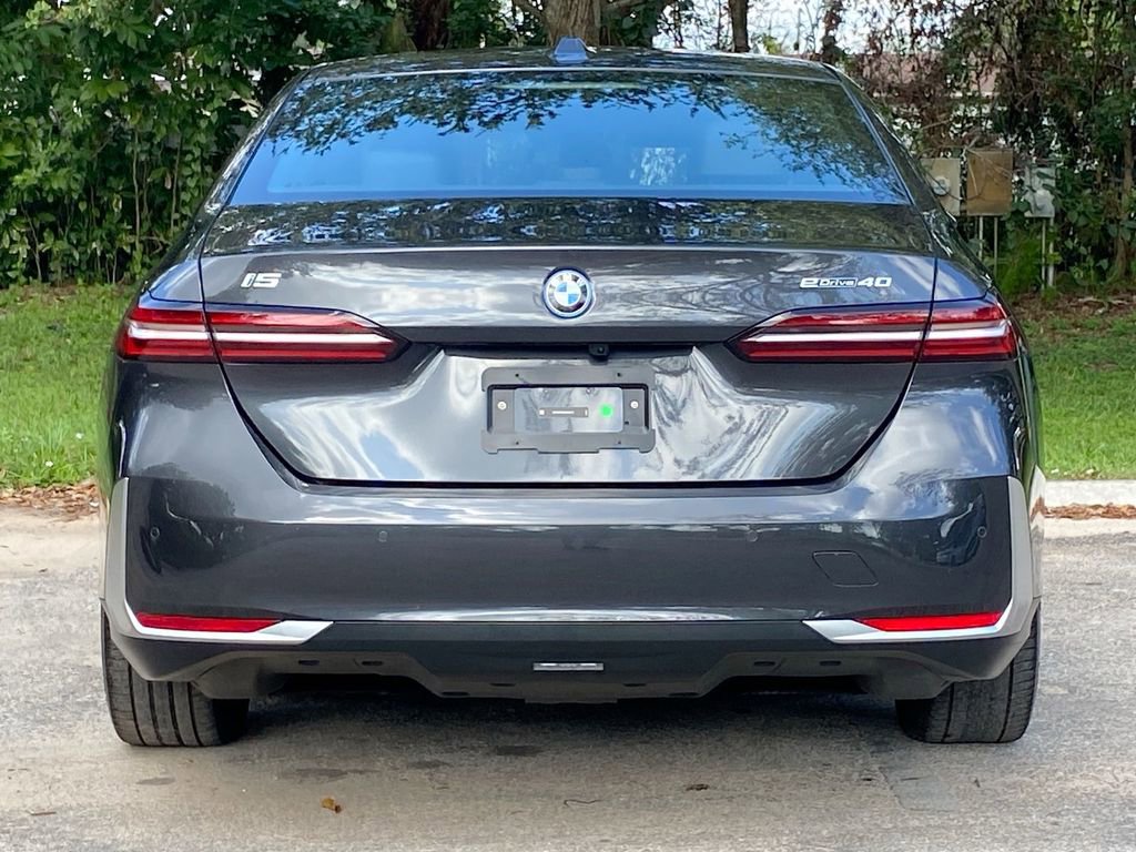 Used 2025 BMW i5 eDrive40i w/ Premium Package image 6