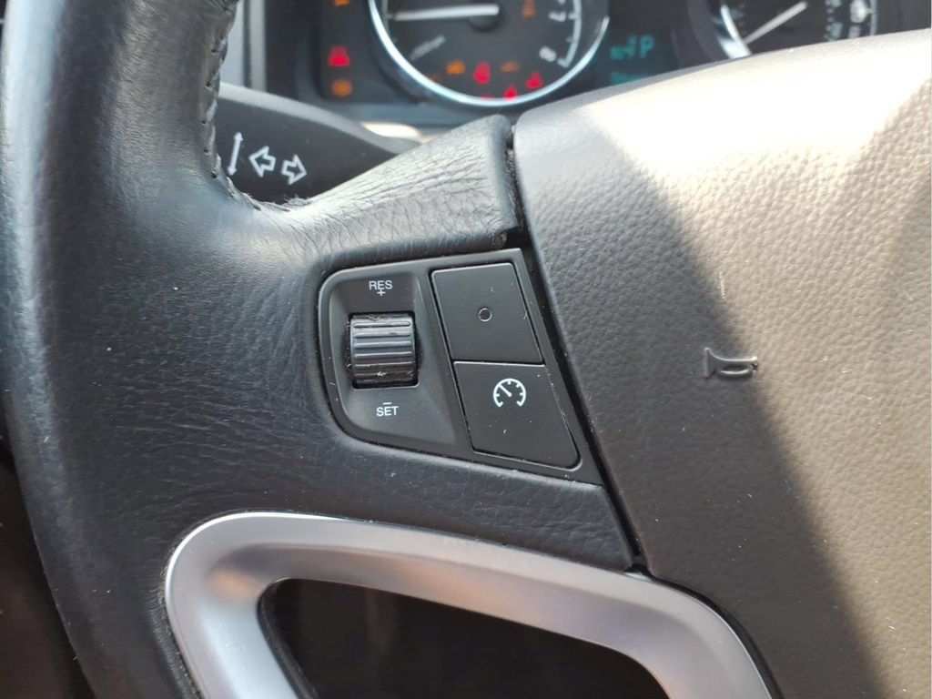 Used 2013 Chevrolet Captiva Sport LTZ FWD image 11