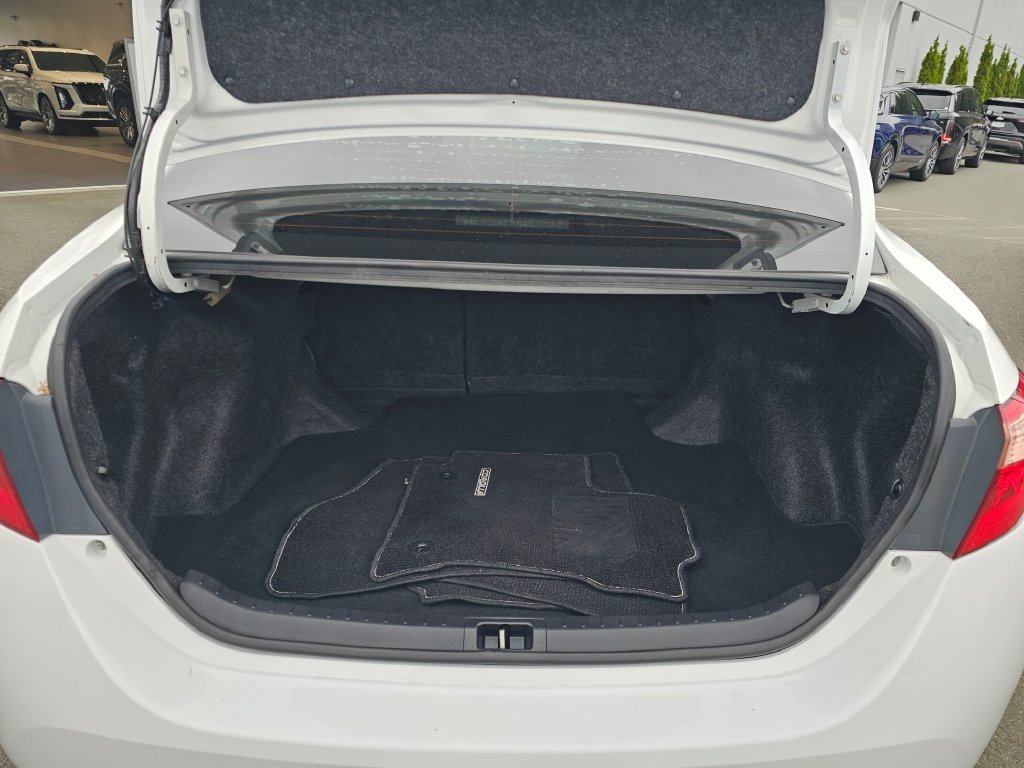 Used 2019 Toyota Corolla LE FWD image 17