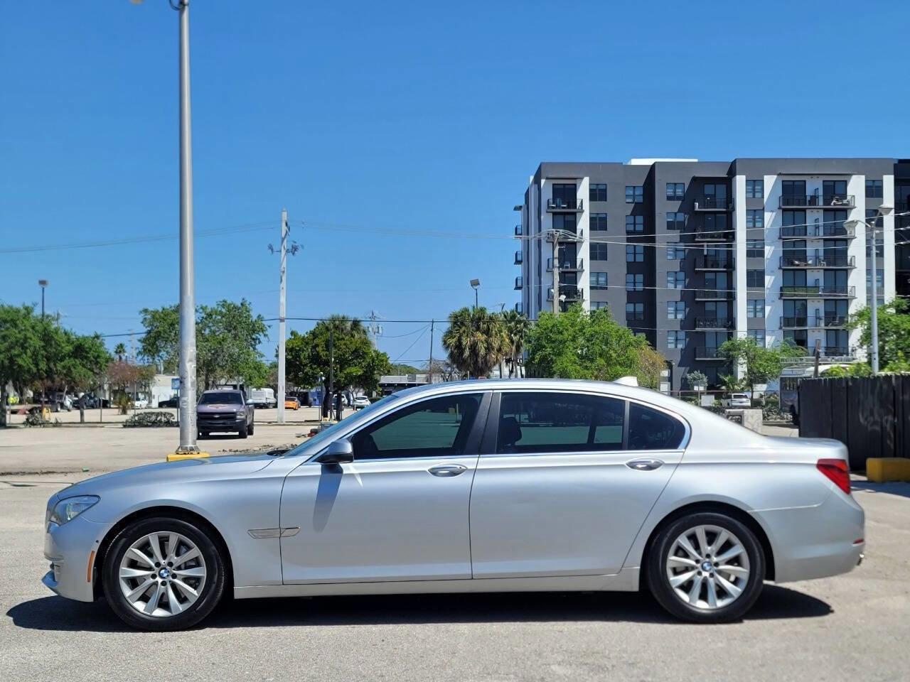 Used 2013 BMW 740Li image 10