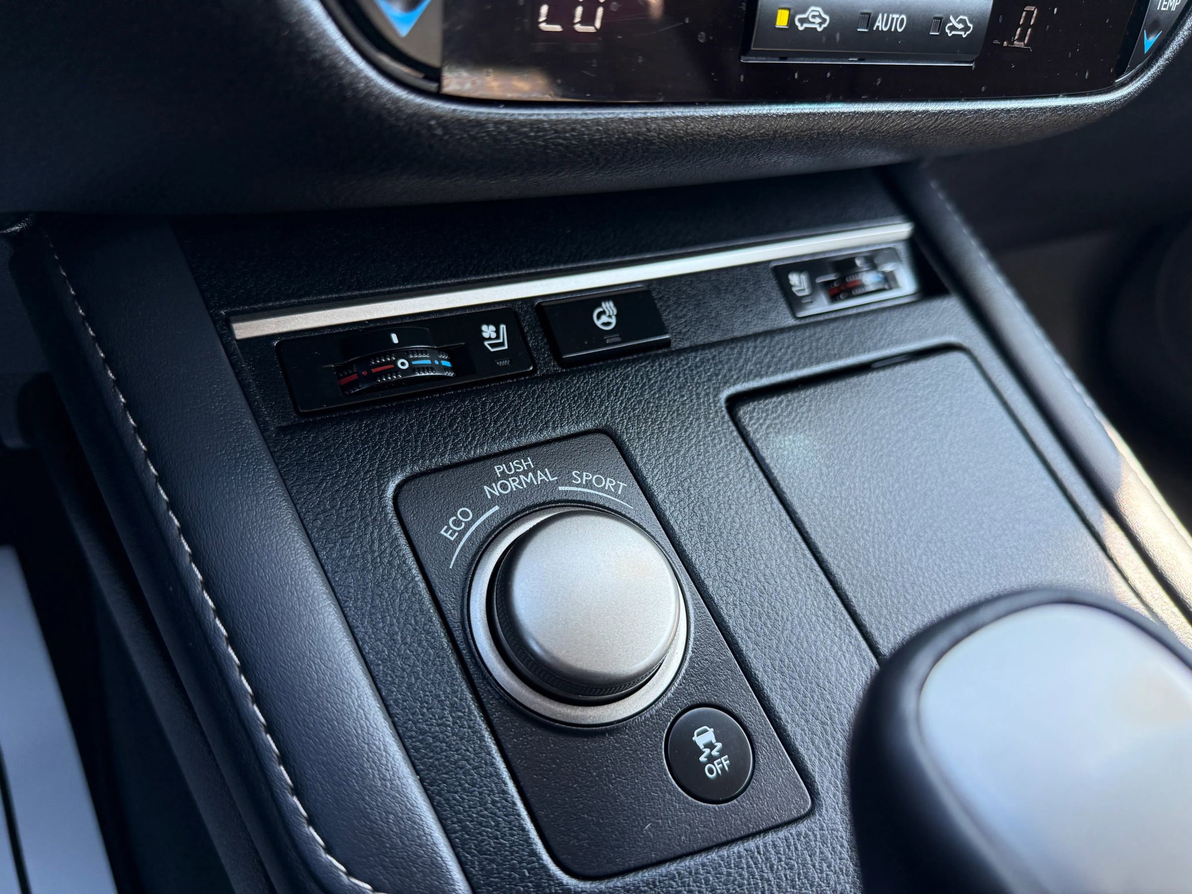 Used 2018 Lexus ES 350 w/ Navigation System Package image 29