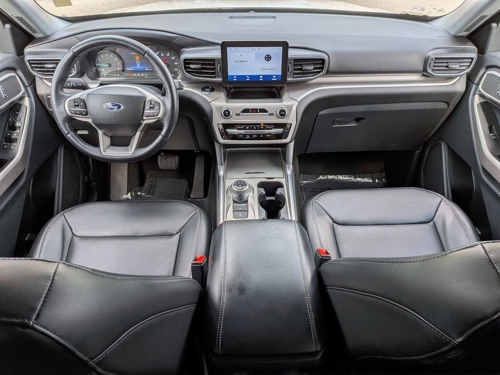 Certified 2022 Ford Explorer XLT w/ Equipment Group 202A image 16