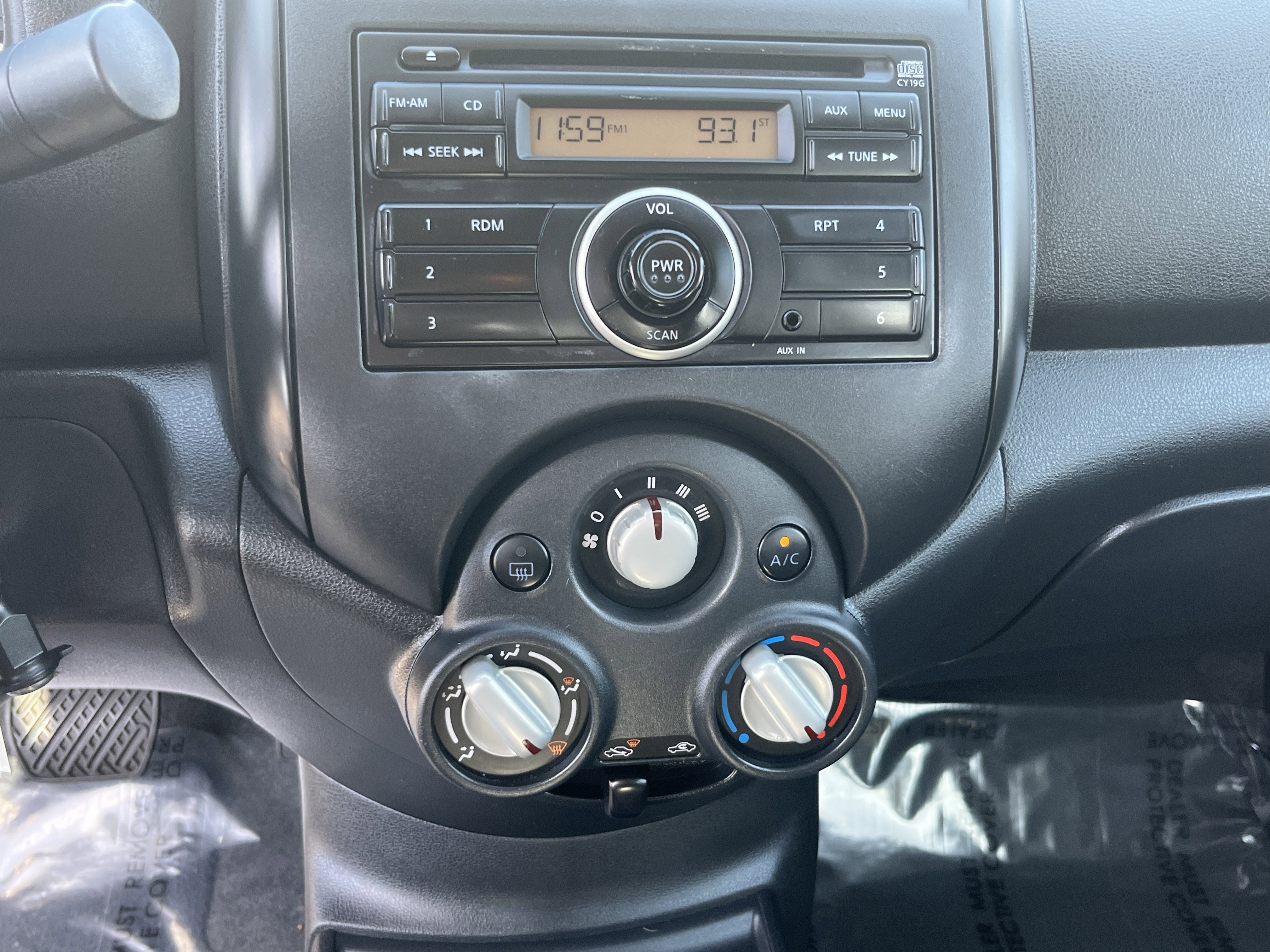 Used 2014 Nissan Versa S Plus image 19