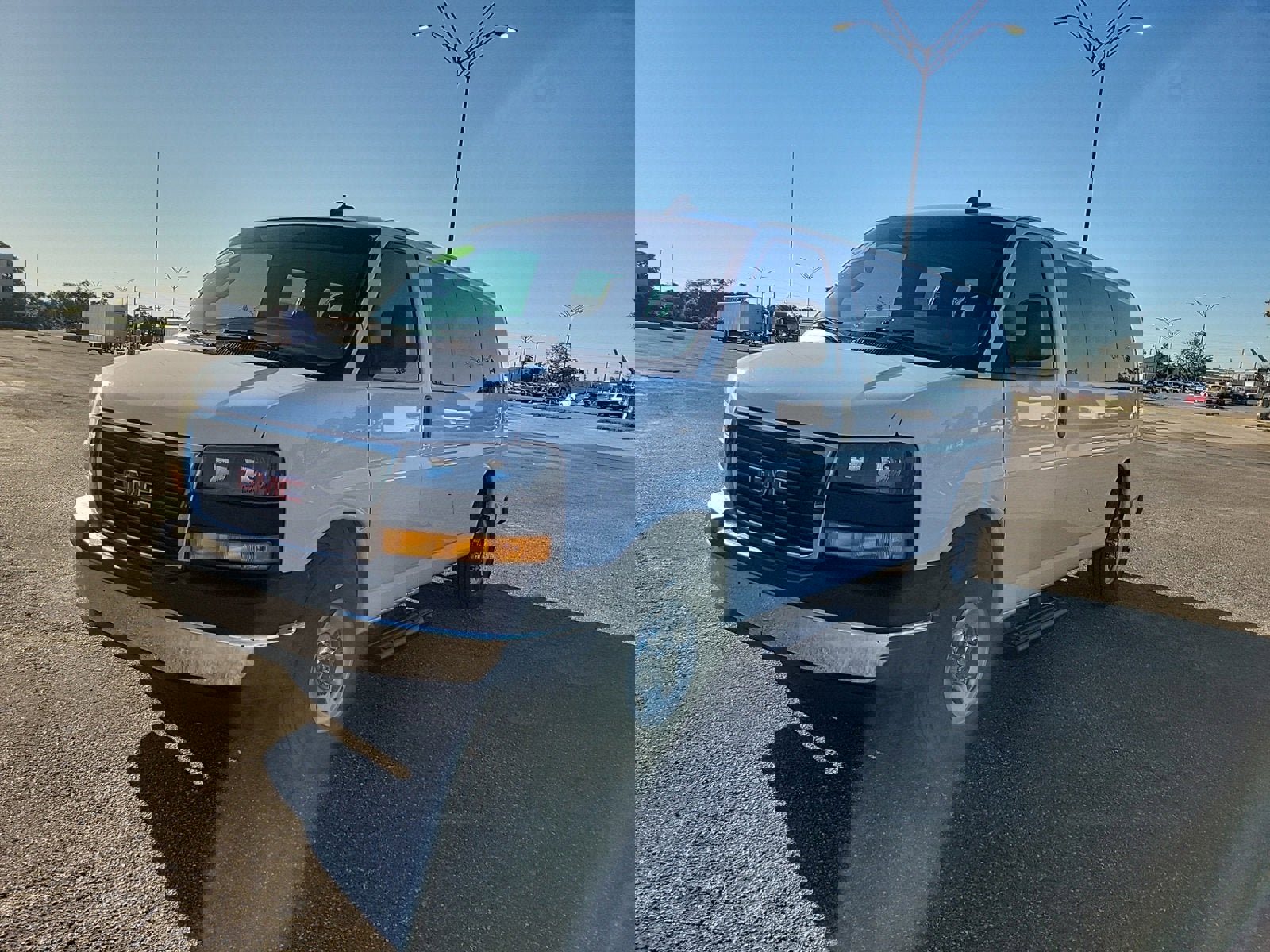 Used 2022 GMC Savana 3500 LS w/ Chrome Appearance Package image 2