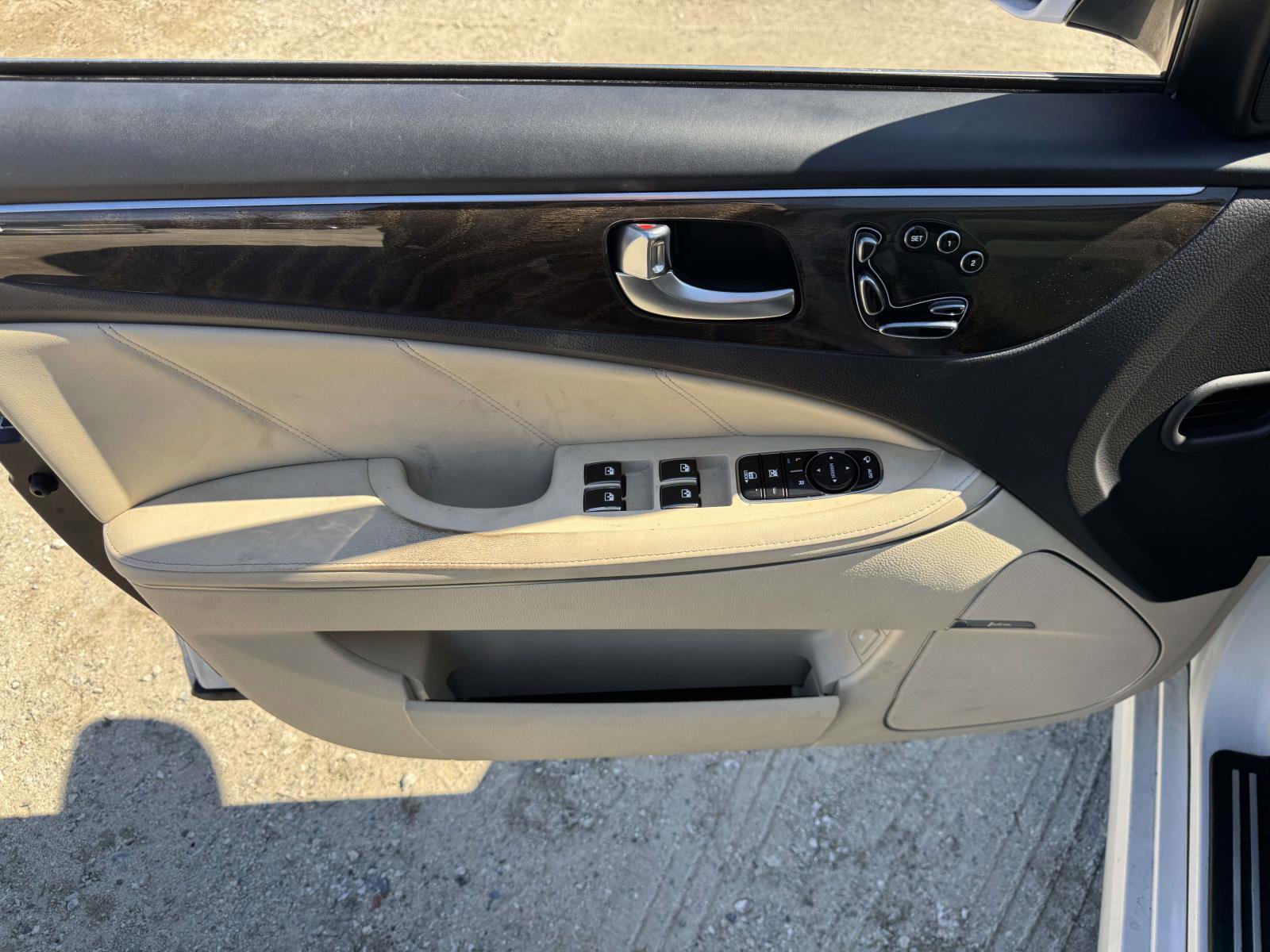 Used 2014 Hyundai Equus Signature RWD image 14