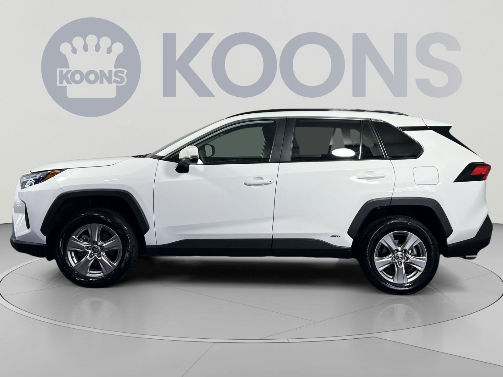 Used 2025 Toyota RAV4 XLE AWD/4WD image 2