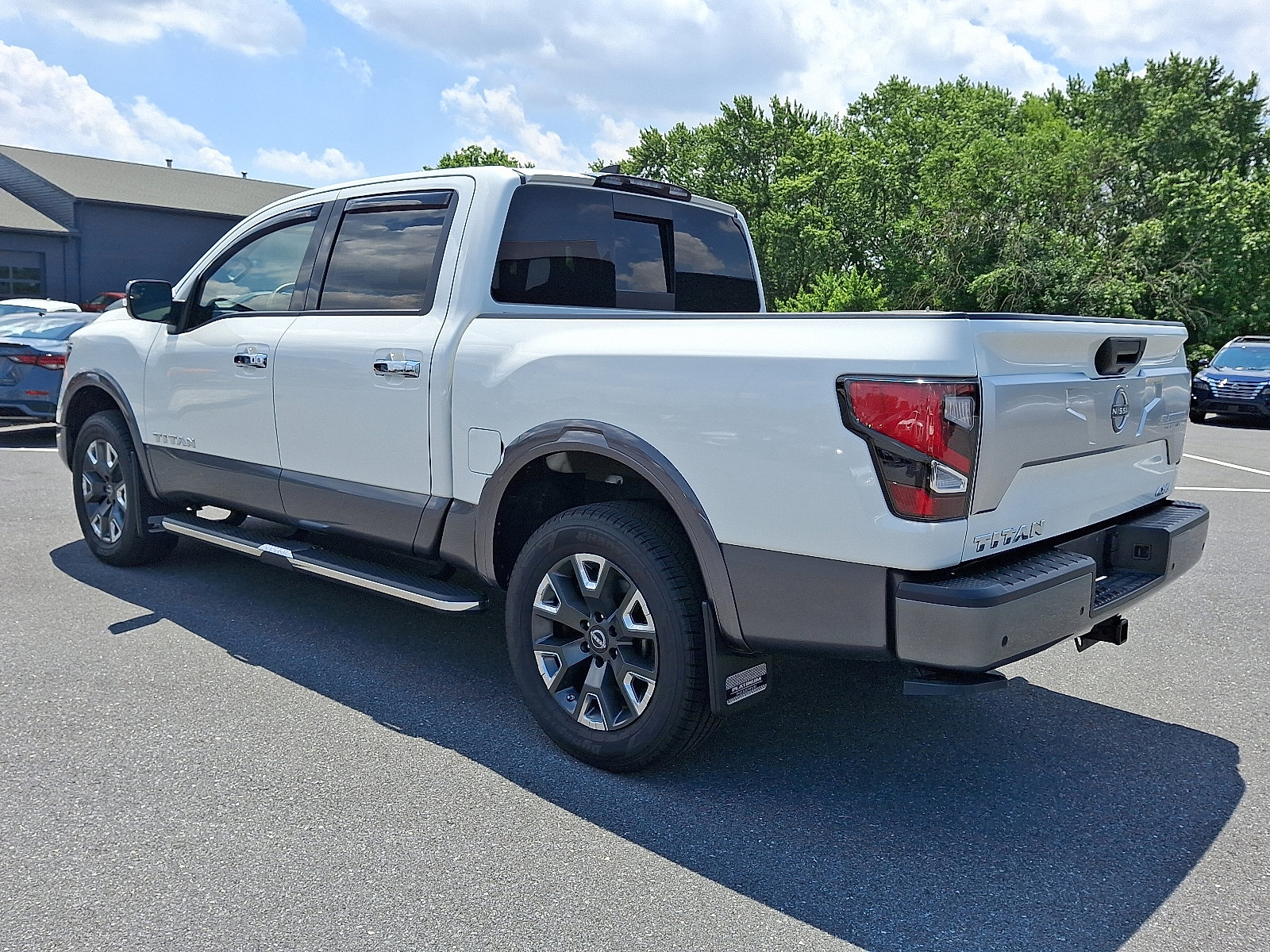 Used 2024 Nissan Titan Platinum Reserve w/ Moonroof Package image 5