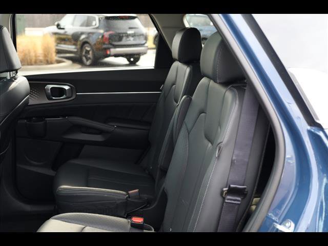 Used 2025 Kia Sorento SX image 17