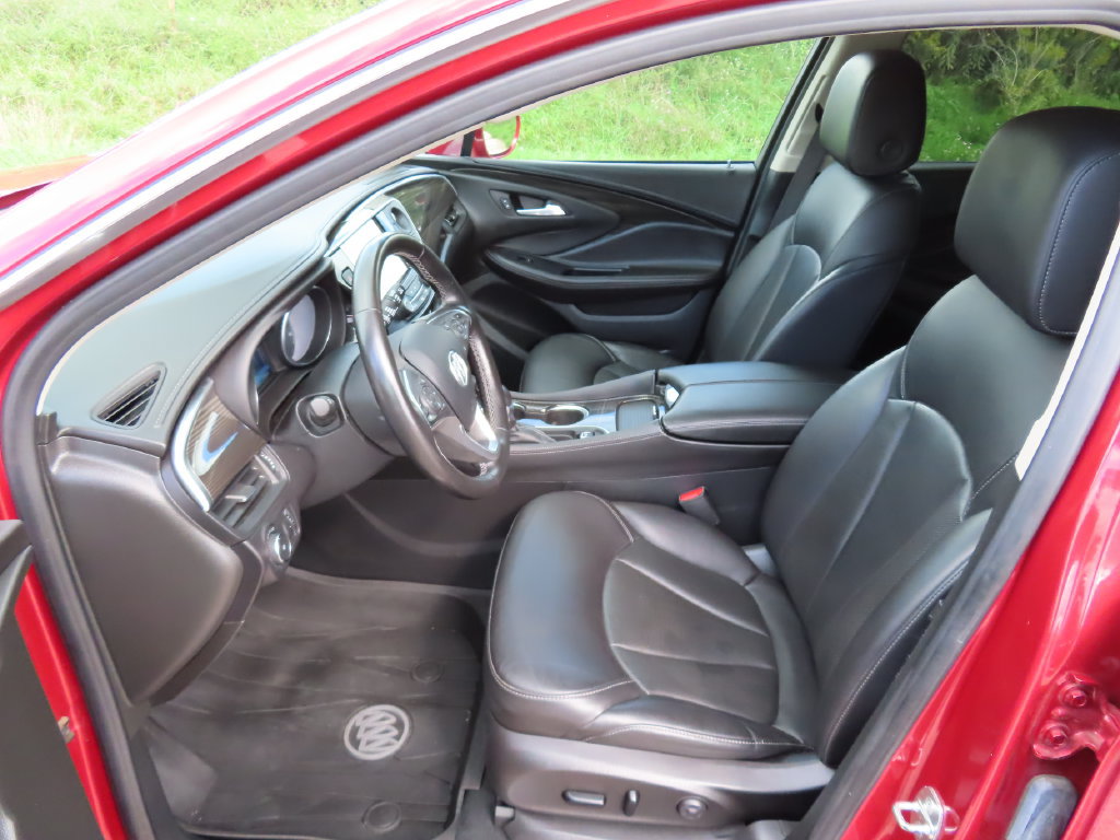 Used 2020 Buick Envision Essence w/ LPO, Active Package AWD/4WD image 25