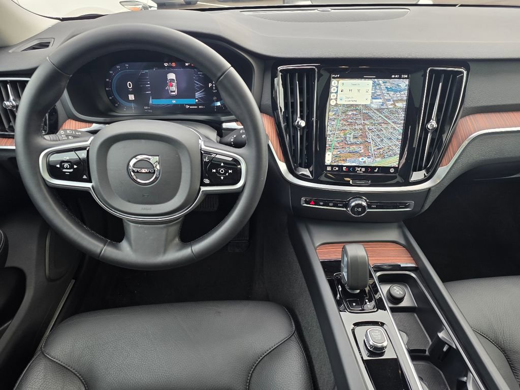 Used 2025 Volvo V60 B5 Cross Country Plus image 13