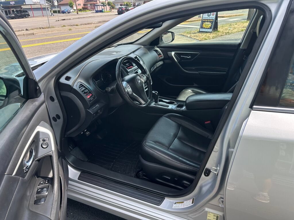 Used 2017 Nissan Altima 2.5 SL w/ Moonroof Package FWD image 13