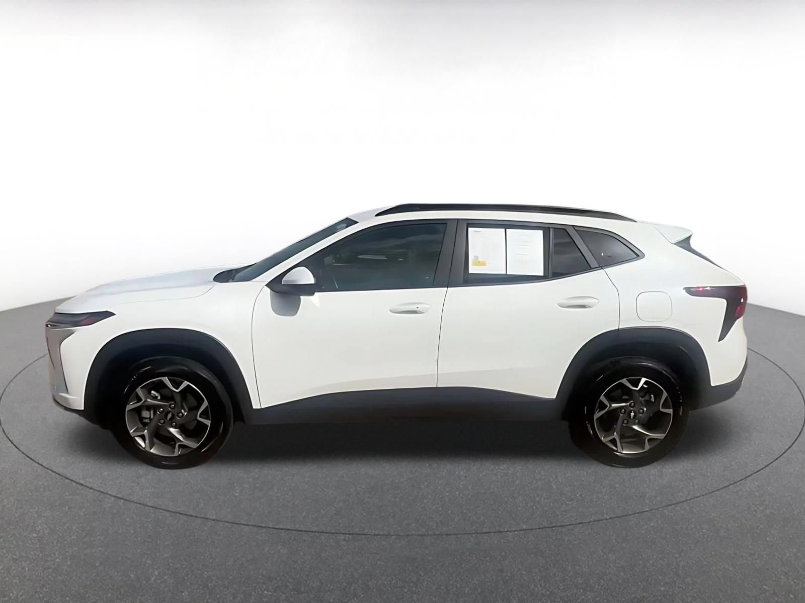 Used 2025 Chevrolet Trax LT w/ LT Convenience Package FWD image 7