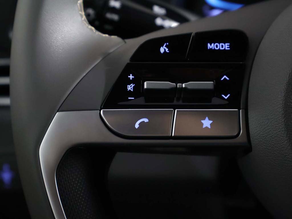 Certified 2025 Hyundai Elantra Sport image 35