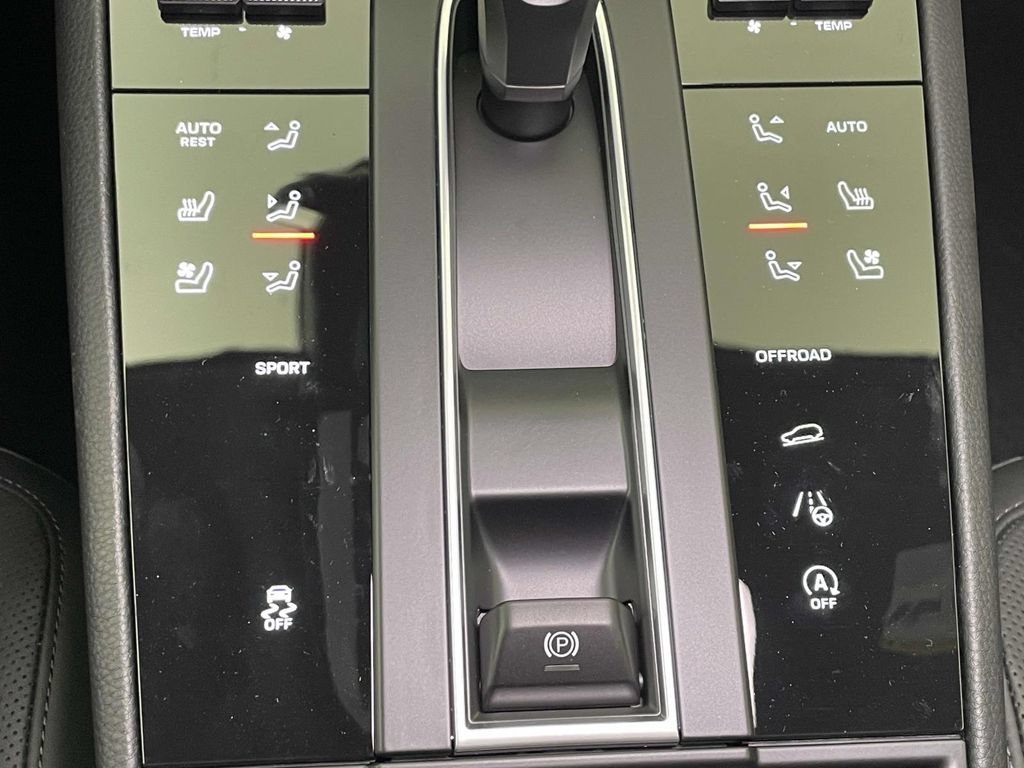 New 2026 Porsche Macan AWD/4WD image 33