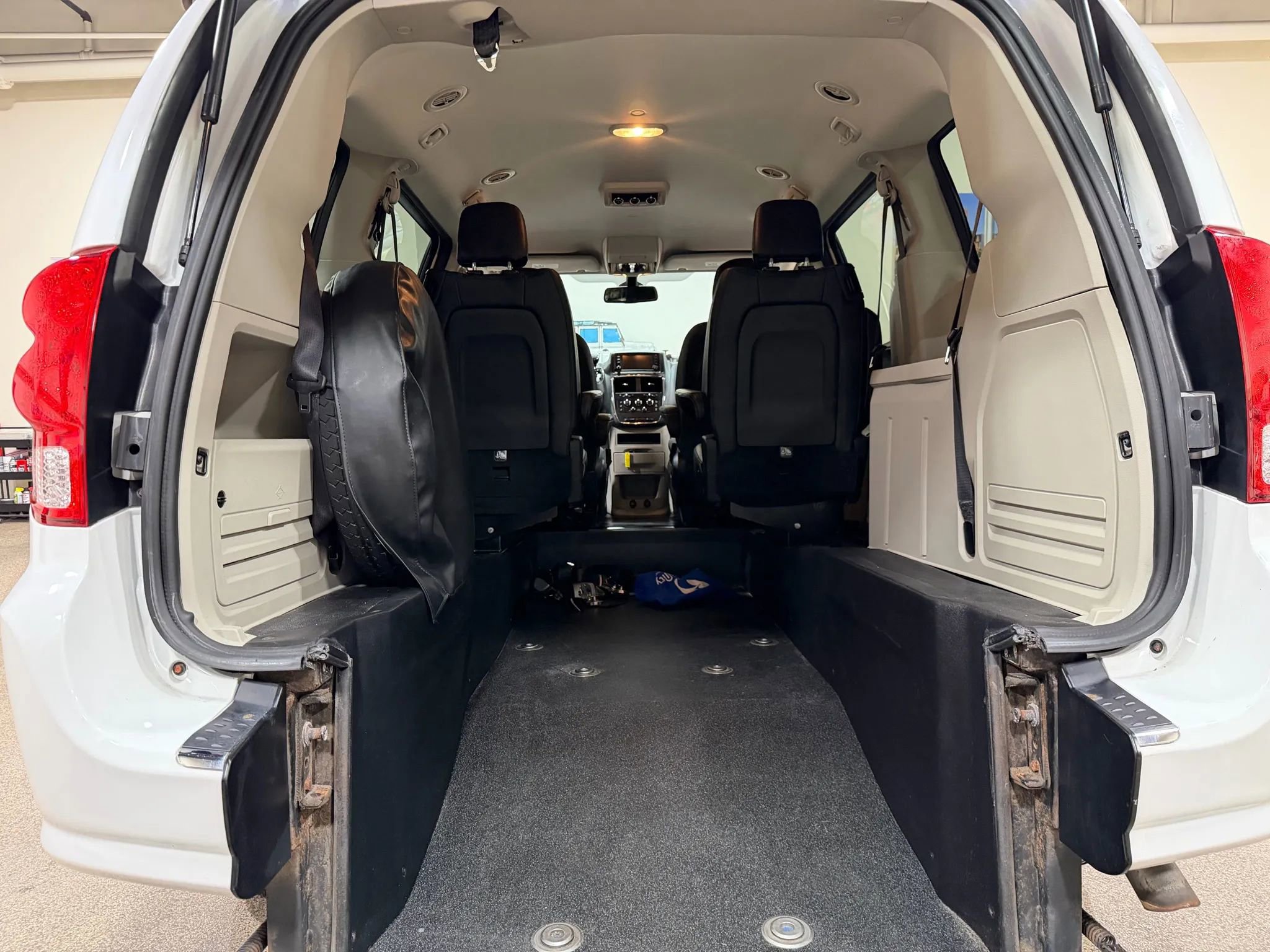 Used 2019 Dodge Grand Caravan SE image 28