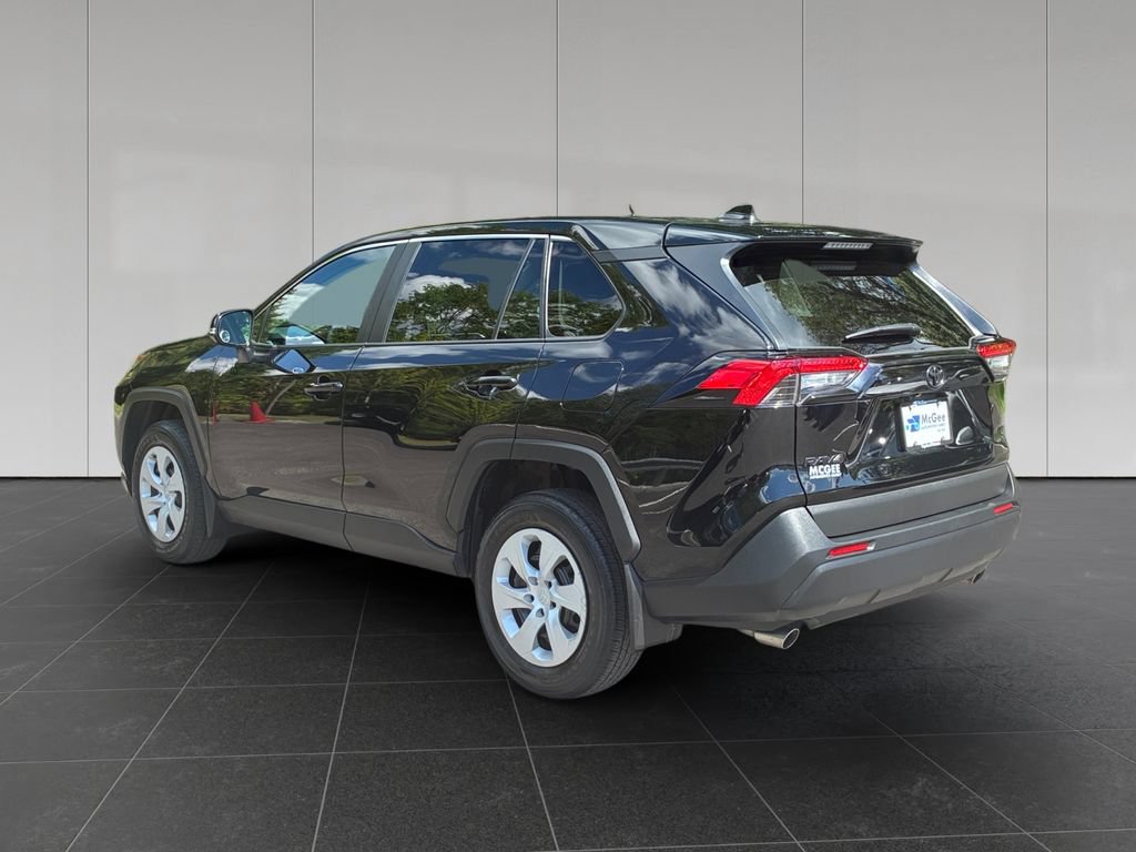 Used 2025 Toyota RAV4 LE AWD/4WD image 3