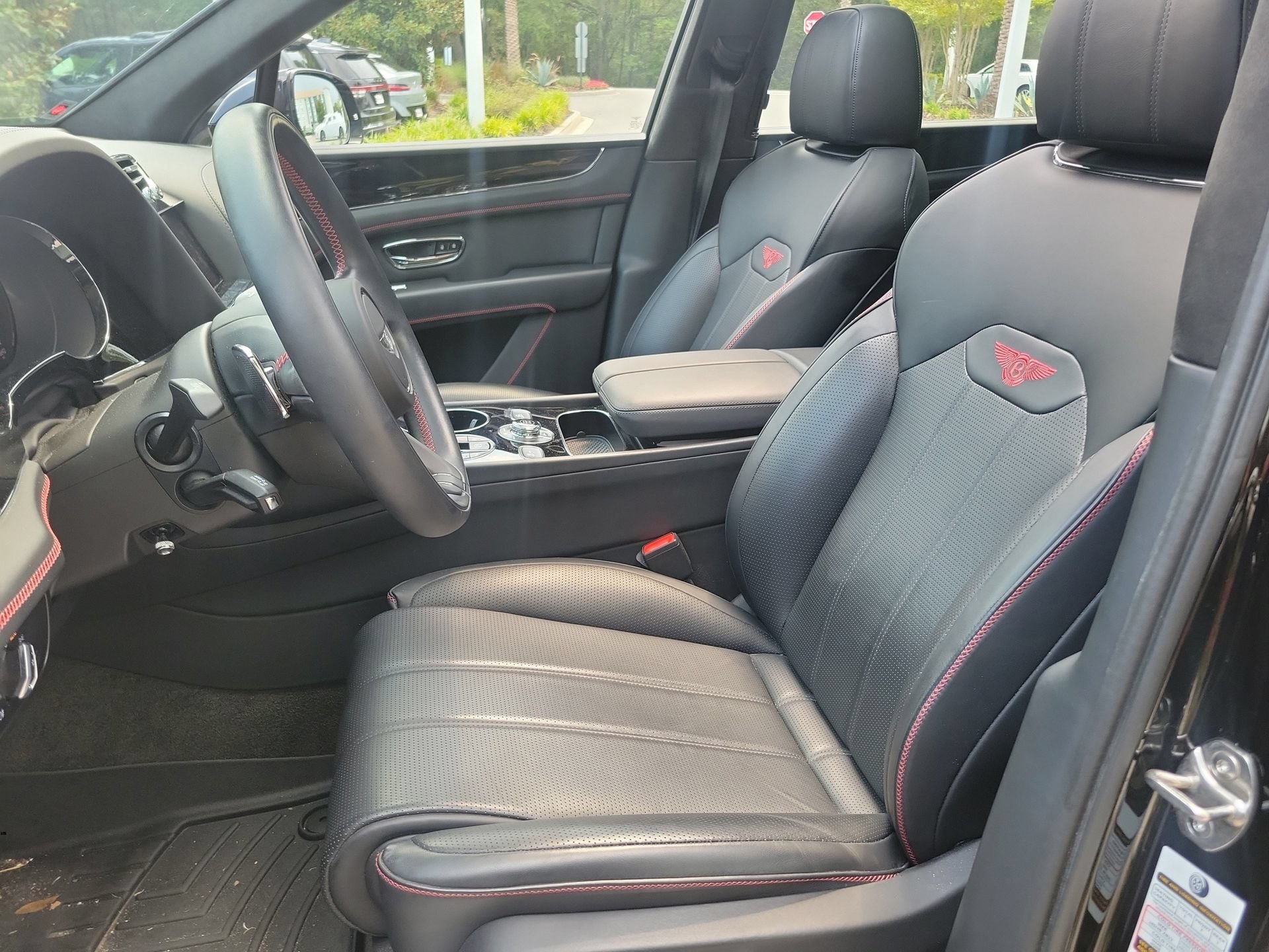 Certified 2023 Bentley Bentayga AWD/4WD image 31
