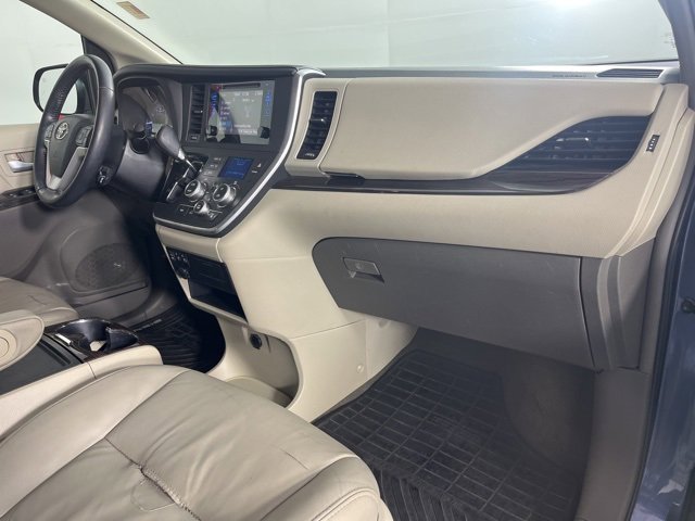 Used 2015 Toyota Sienna XLE image 32