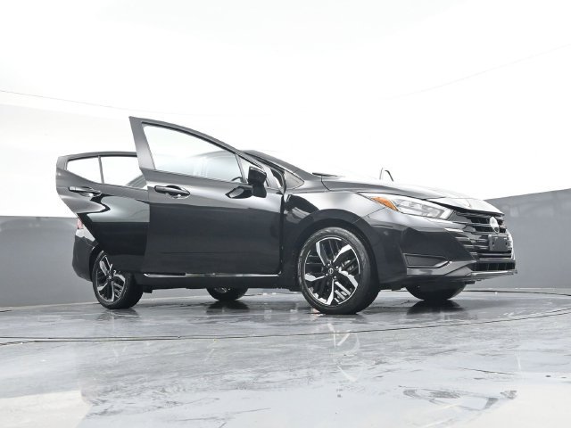 Used 2024 Nissan Versa SR FWD image 44