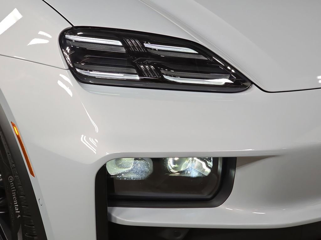 New 2026 Porsche Macan GTS Electric image 12