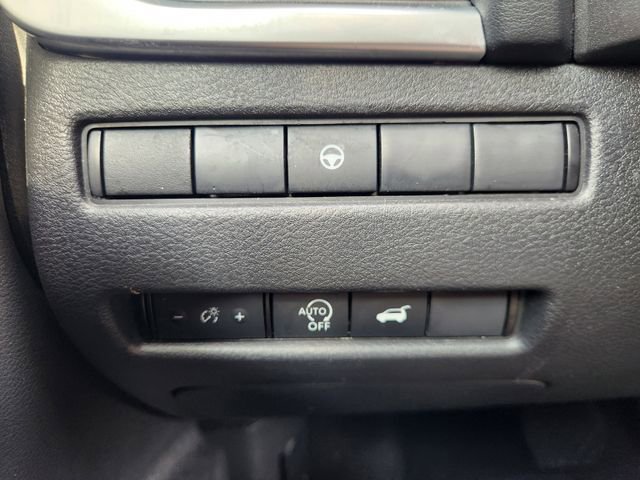 Used 2025 Nissan Rogue SV image 20