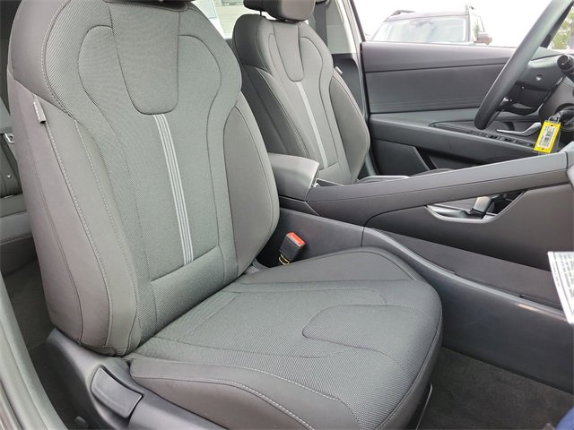 New 2025 Hyundai Elantra SE image 17