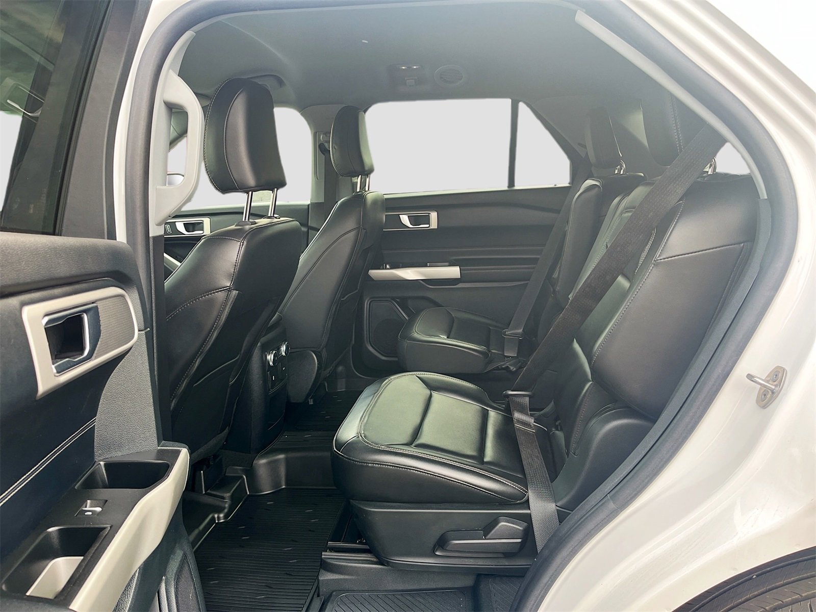 Used 2021 Ford Explorer XLT w/ Equipment Group 202A image 25