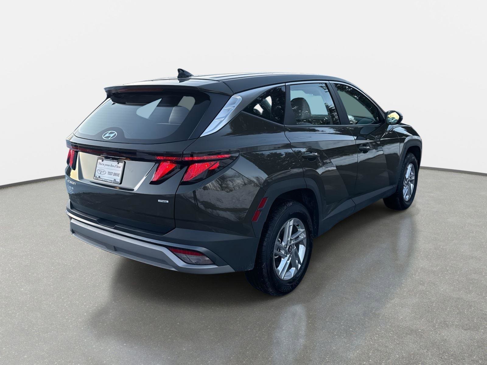 Certified 2025 Hyundai Tucson SE image 5